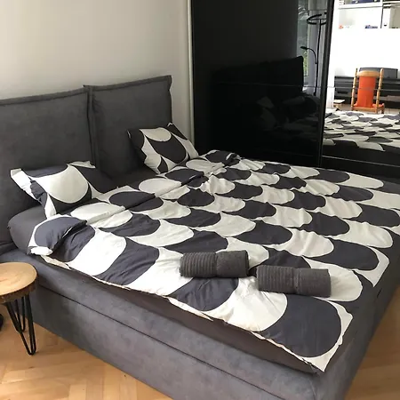 - 3 Swiata Strony Apartment